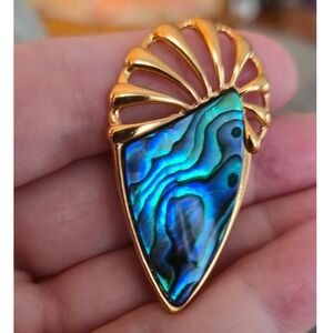 ARIKI New Zealand Abalone Brooch Gold tone Paua Abalone Shell
